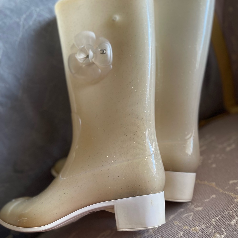 CHANEL Cream Winter & Rain Boots - Picture 7 of 10